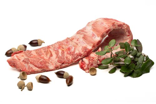 Carne de cerdo ibérico y blanco que provienen de animales alimentados naturalmente lo que garantiza la calidad de su carne